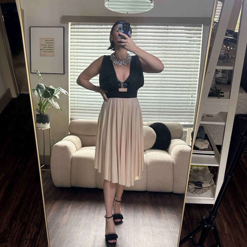 & Other Stories Elegant Black and Cream Ensemble